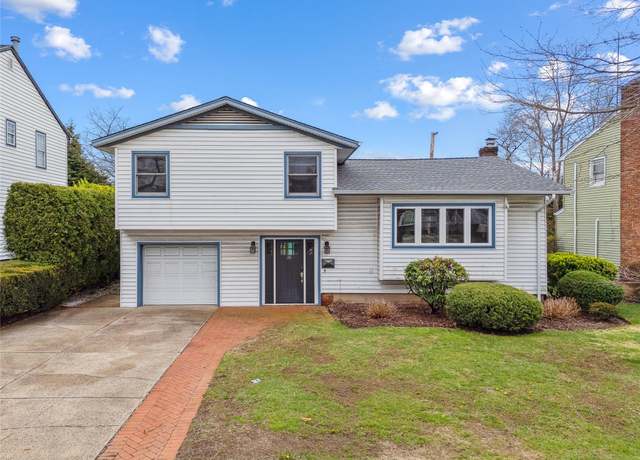 Property at 26 Old Country Rd, Garden City, NY 11530, 3 beds, 1.5 baths