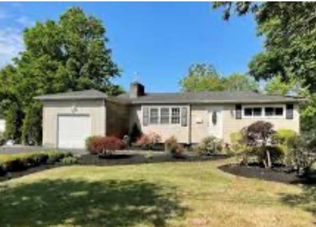 Property at 322 Livingston Ave, Babylon, NY 11702, 3 beds, 1 bath