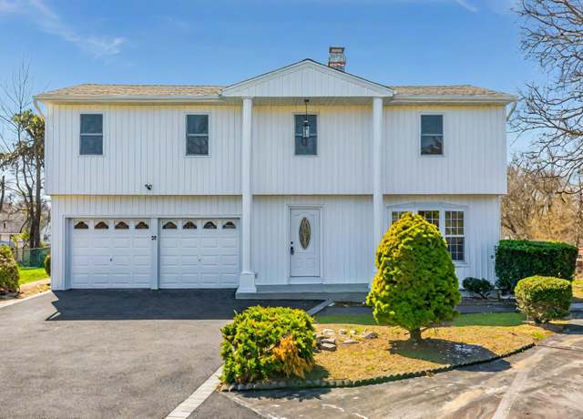 Property at 38 Melody Ln, Amityville, NY 11701, 4 beds, 2.5 baths