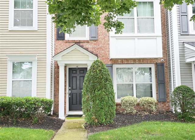 Property at 31 Stahlman Ln, Patchogue, NY 11772, 2 beds, 2.5 baths