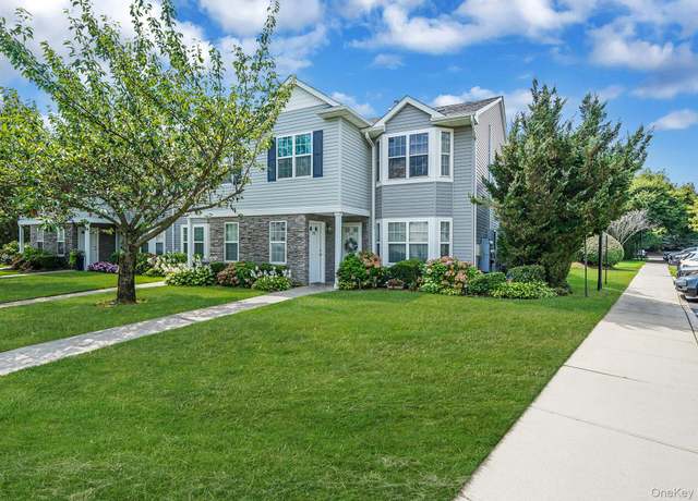 Property at 258 Medea Way, Central Islip, NY 11722, 2 beds, 1.5 baths