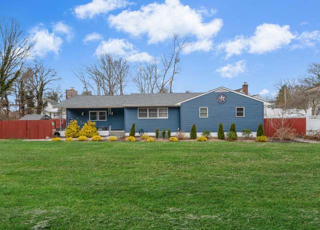 Property at 86 Hulse Ave, Wading River, NY 11792, 3 beds, 2 baths