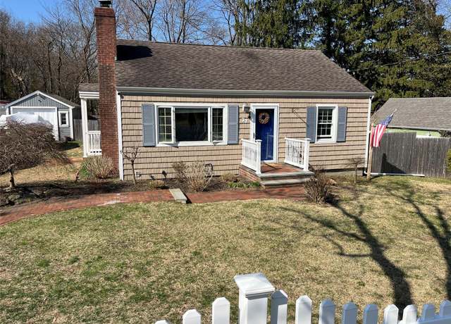 Property at 37 Edwards Pl, Huntington Station, NY 11746, 2 beds, 2 baths