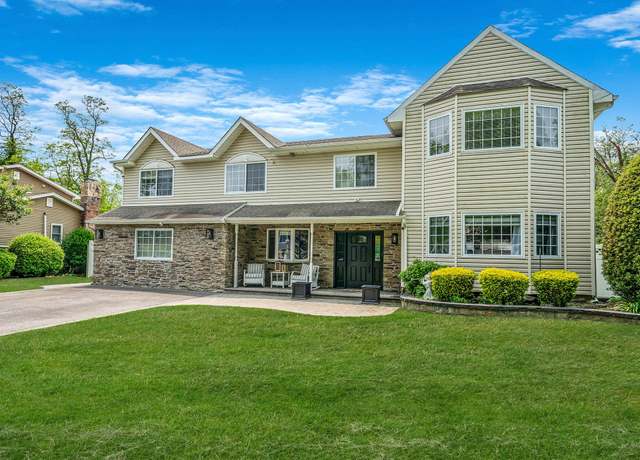 Property at 33 Stonywood Dr, Commack, NY 11725, 7 beds, 3 baths