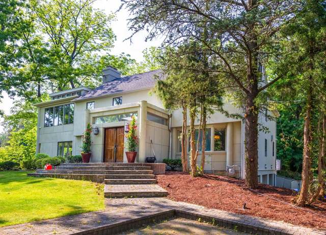 Property at 6 The Maples, Roslyn, NY 11576, 4 beds, 3.5 baths