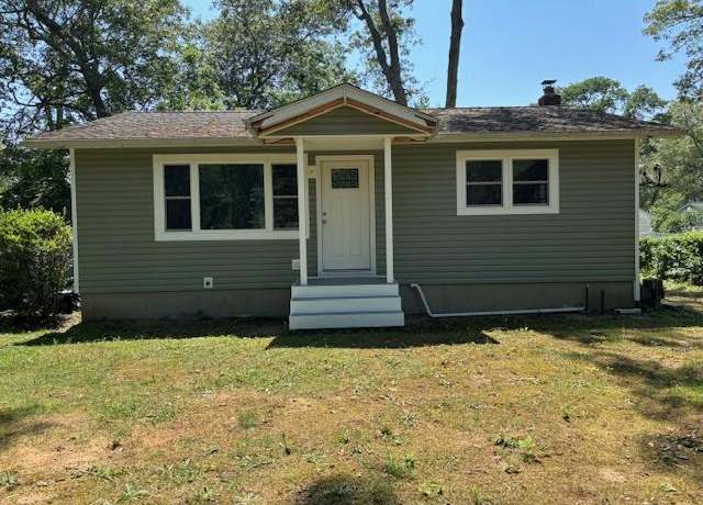 Property at 23 Grove St, Riverhead, NY 11901, 2 beds, 1.5 baths