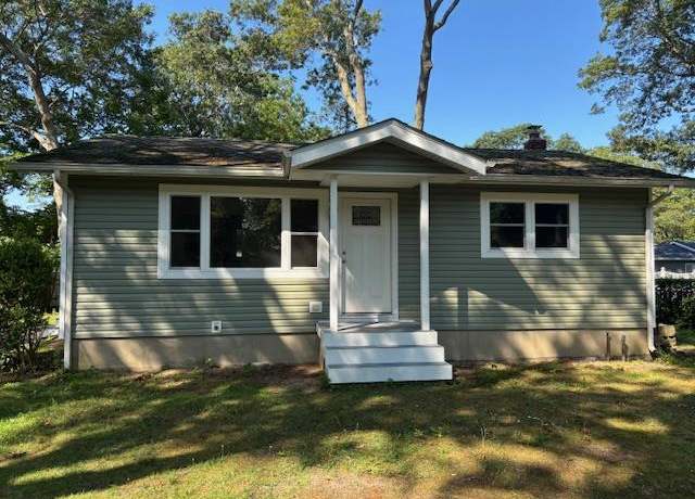 Property at 23 Grove St, Riverhead, NY 11901, 2 beds, 1.5 baths