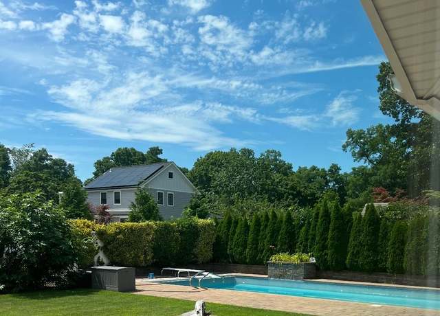 Property at 795 Westwood Ln, Greenport, NY 11944, 3 beds, 2 baths