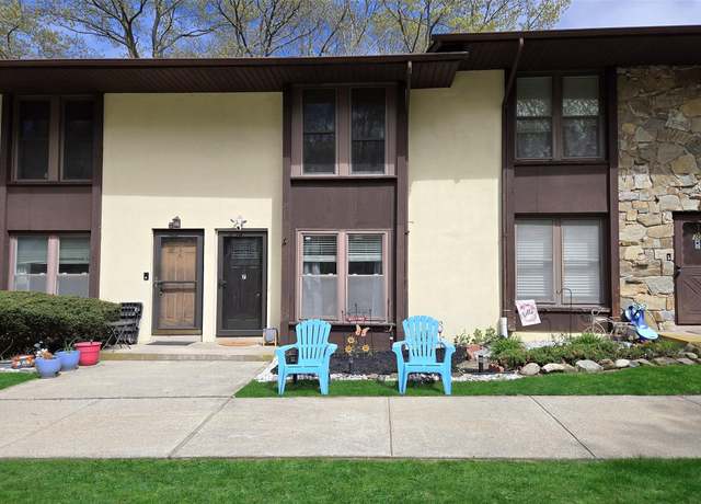 Property at 7 Elm Ct #7, Selden, NY 11784, 2 beds, 1 bath
