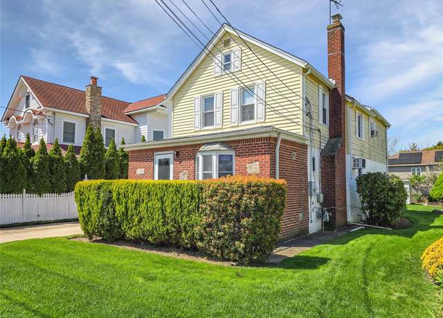 Property at 1994 Pine St, North Baldwin, NY 11510, 3 beds, 2 baths