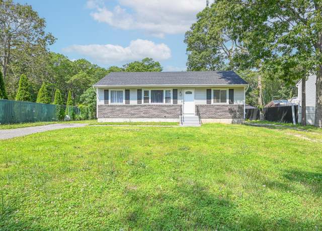Property at 80 Margaret Dr, Coram, NY 11727, 3 beds, 2 baths