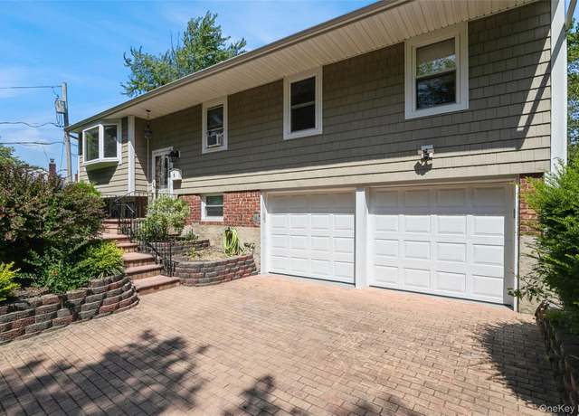 Property at 5 Dewey Rd, Commack, NY 11725, 6 beds, 3 baths
