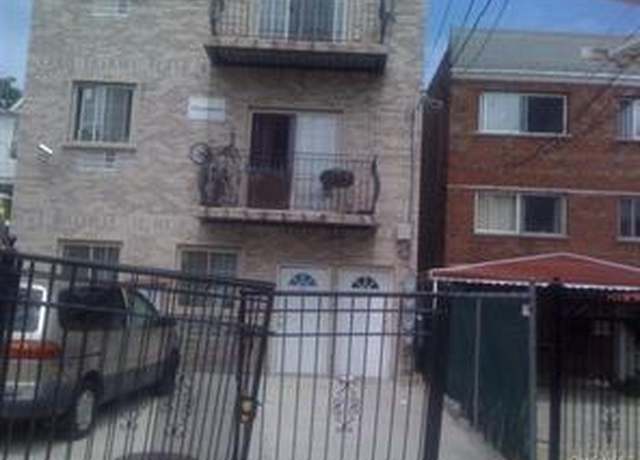 Property at 781 E 211 St, Bronx, NY 10467, 11 beds, 6 baths