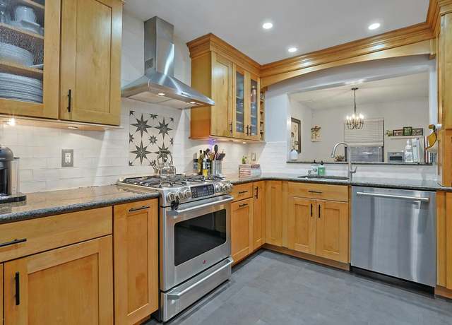 Property at 122 Whitetail Cir, Ossining, NY 10562, 2 beds, 1.5 baths