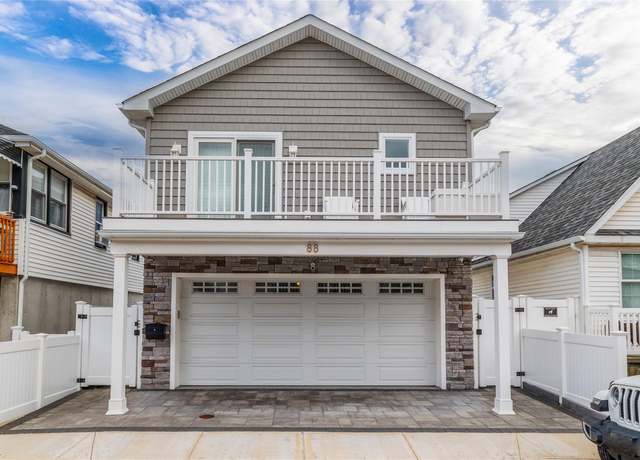Property at 88 Oregon St, Long Beach, NY 11561, 1 bath
