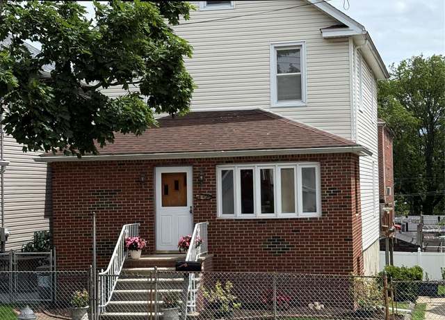 Property at 840 Hollywood Ave, Bronx, NY 10465, 3 beds, 2.5 baths