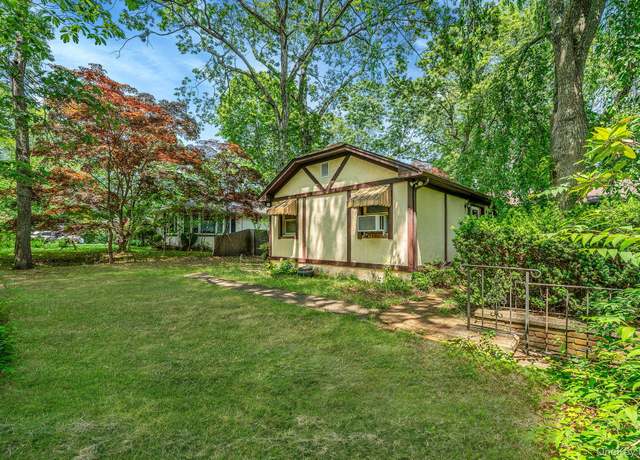 Property at 114 Oakwood Dr, Wading River, NY 11792, 4 beds, 4 baths