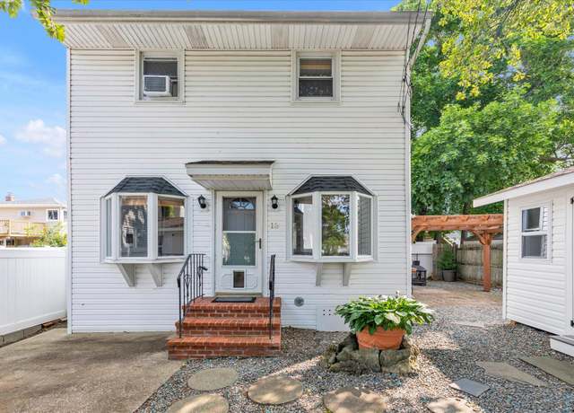 Property at 13 7th St, Bayville, NY 11709, 2 beds, 1 bath