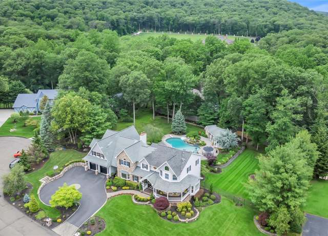 Property at 5 Odell Dr, Stony Point, NY 10980, 4 beds, 4.5 baths