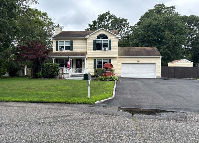 Property at 316 Whittier Dr, Mastic Beach, NY 11951, 3 beds, 3 baths