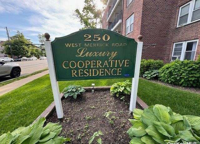 Property at 250 W Merrick Rd Unit 4H, Freeport, NY 11520, 3 beds, 2 baths
