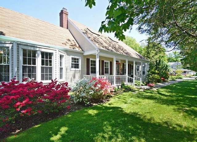 Property at 42 Handsome Ave, Sayville, NY 11782, 4 beds, 3.5 baths