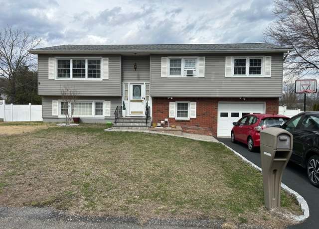 Property at 6 Arcadia Ct, Sloatsburg, NY 10974, 4 beds, 1.5 baths