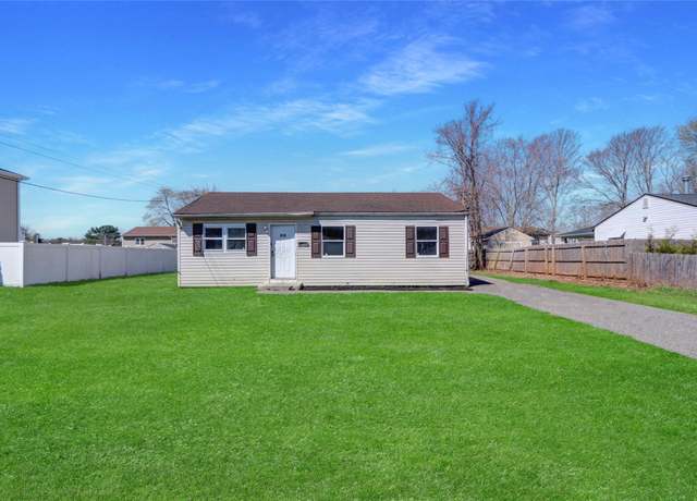 Property at 818 Meade Ave, Bellport, NY 11713, 3 beds, 1 bath