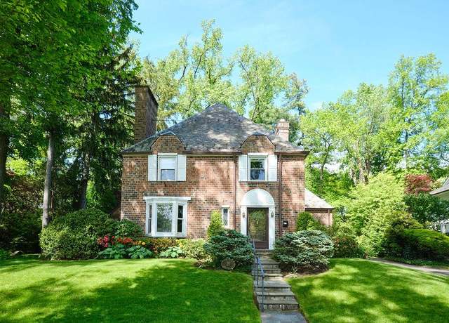 Property at 21 Hereford Rd, Great Neck, NY 11020, 5 beds, 3.5 baths
