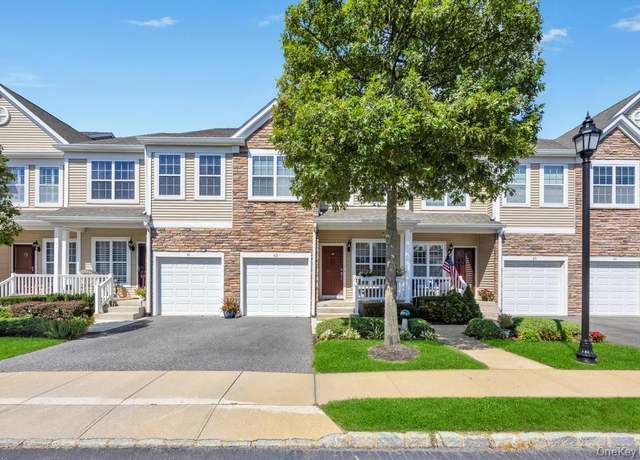 Property at 62 Warwick Dr, Massapequa, NY 11758, 3 beds, 2.5 baths