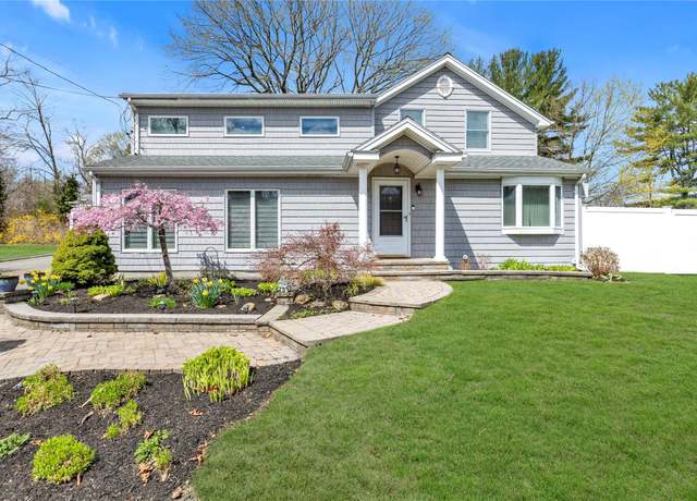 Property at 12 State Pl, Huntington, NY 11743, 3 beds, 2.5 baths