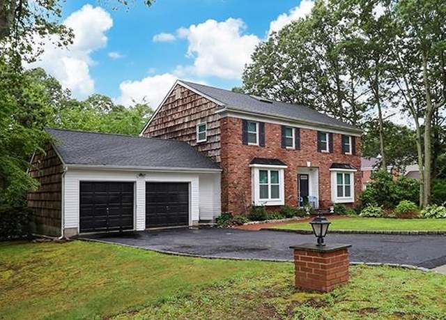 Property at 2 Evans Ln, Farmingville, NY 11738, 4 beds, 2.5 baths