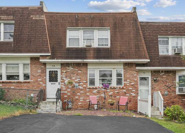 Property at 58 Chaucer Ct, Middletown, NY 10941, 3 beds, 1.5 baths