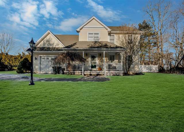 Property at 1524 Osborn Ave, Riverhead, NY 11901, 4 beds, 2.5 baths