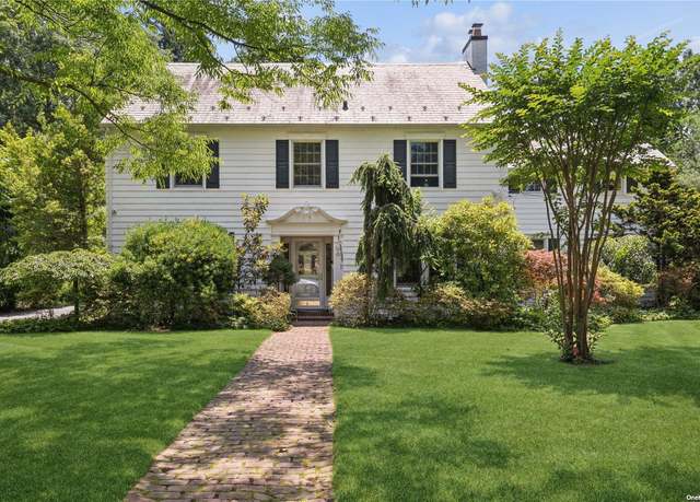 Property at 4 Summit Ave, East Williston, NY 11596, 5 beds, 3.5 baths