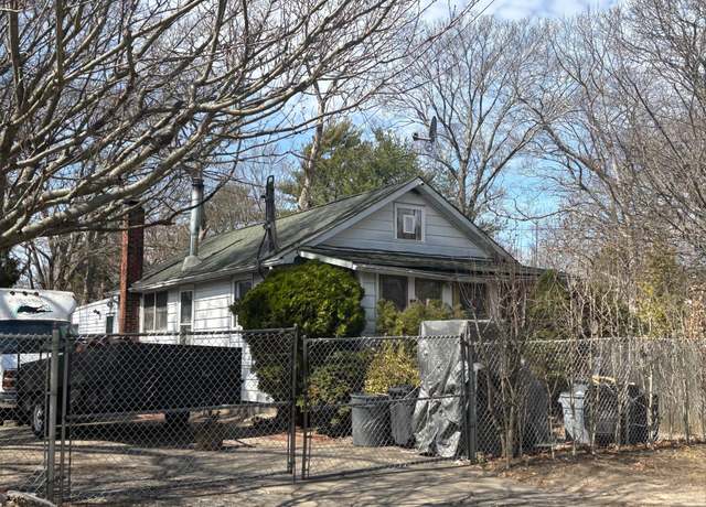 Property at 34 Midland Ave, Mastic, NY 11950, 2 beds, 1 bath