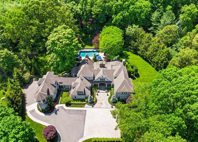 Property at 29 Carolyn Pl, Armonk, NY 10504, 5 beds, 4.5 baths