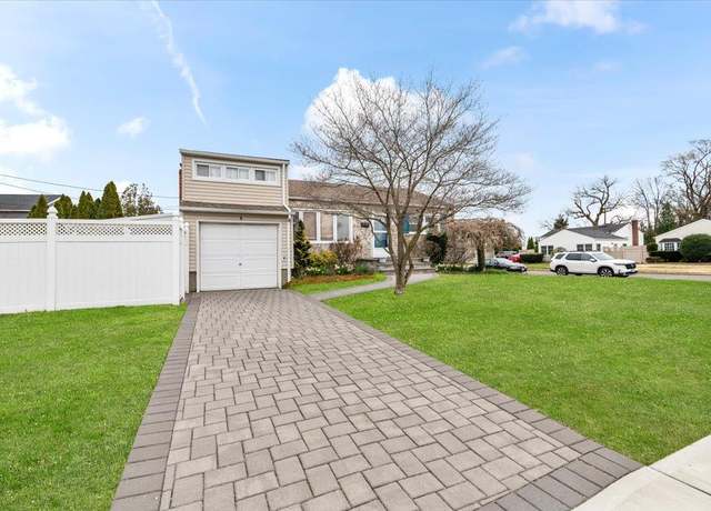 Property at 8 Pintle Ct, Hicksville, NY 11801, 3 beds, 2 baths