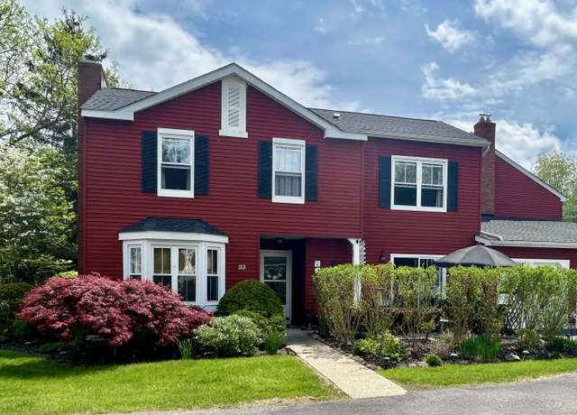 Property at 23 Candlestick Ct, Warwick, NY 10990, 3 beds, 2.5 baths