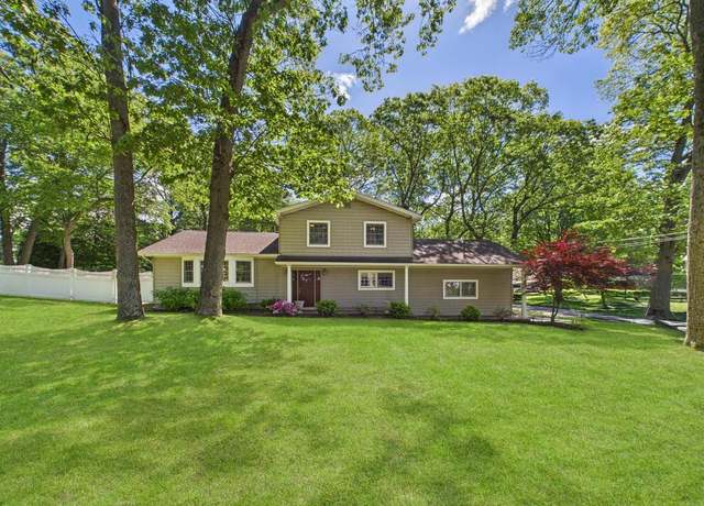 Property at 329 Ridgefield Rd, Hauppauge, NY 11788, 4 beds, 2.5 baths