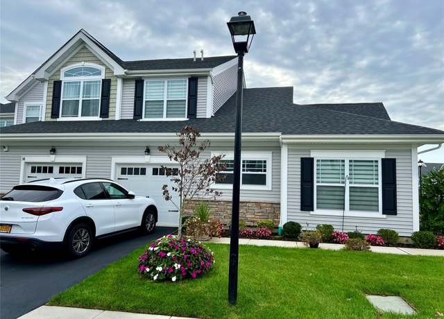Property at 37 Willow Cir #37, Coram, NY 11727, 3 beds, 2.5 baths