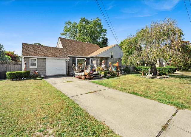 Property at 1460 Peters Blvd, Bay Shore, NY 11706, 3 beds, 1.5 baths