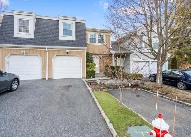 Property at 168 Hidden Ridge Dr, Syosset, NY 11791, 3 beds, 3.5 baths