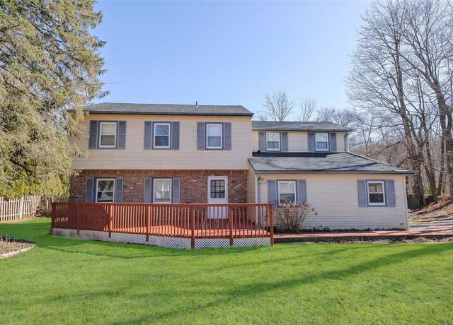 Property at 10 Pershing Ave, Locust Valley, NY 11560, 4 beds, 2.5 baths