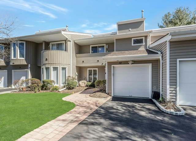 Property at 56 Kristin Ln, Hauppauge, NY 11788, 2 beds, 2.5 baths