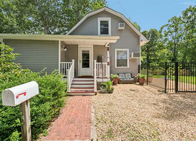 Property at 4 Poplar Ave, Stony Brook, NY 11790, 3 beds, 2 baths