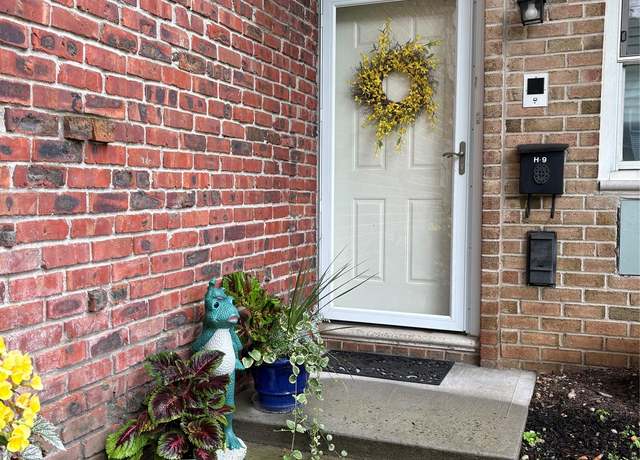 Property at 25 Glen Hollow Drive Unit H9, Holtsville, NY 11742, 1 bed, 1 bath