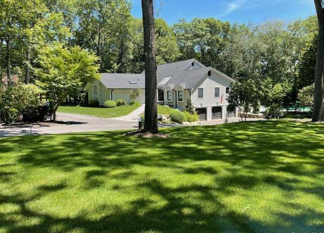 Property at 142 Landing Meadow Rd, Smithtown, NY 11787, 6 beds, 5 baths