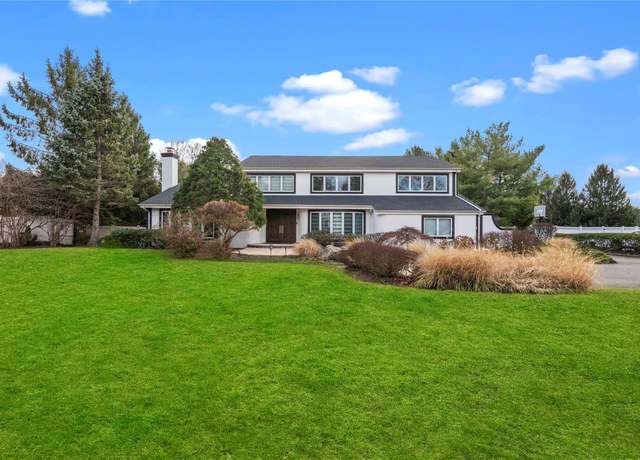 Property at 55 Westwood Ct, Woodbury, NY 11797, 5 beds, 4.5 baths