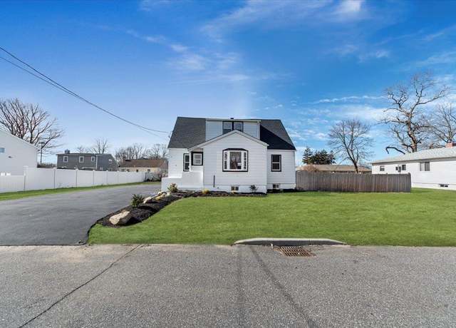 Property at 9 S Prospect St, Copiague, NY 11726, 5 beds, 2 baths